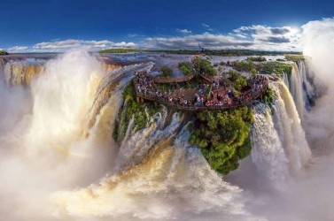 iguazu_falls_border-of_brazil_and_argentina