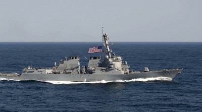 USS Lassen (DDG 82), (R) transits in formation with ROKS Sokcho (PCC 778) during exercise Foal Eagle 2015, in waters east of the Korean Peninsula