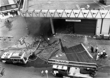 epa03269622 (FILE) A Black&White file photo dated 19 June 1987 shows a general view of the parking lot of the 'Hipercor' supermarket in Barcelona, northeastern Spain, shortly after a terrorist bomb attack by the Basque ETA group. A total of 21 people died and 45 other were wounded in the attack. The massacre sees its 25th anniversary on 19 June 2012. ETA announced the cessation of violence in October 2011. EPA/EFE FILE